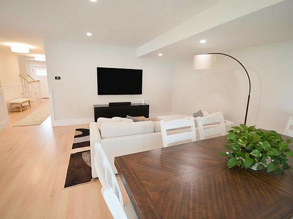 5th image of 361 Salem St #2