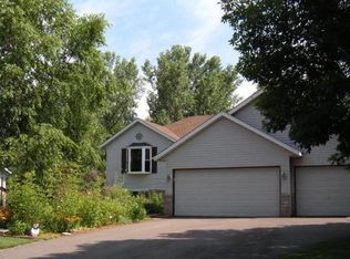 17303 Hummingbird Ct, Lakeville, MN 55044