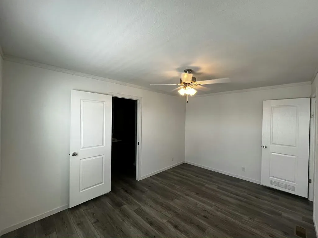 3 bed, 2.0 bath, 1033 sqft, $1,431 — Photo 4