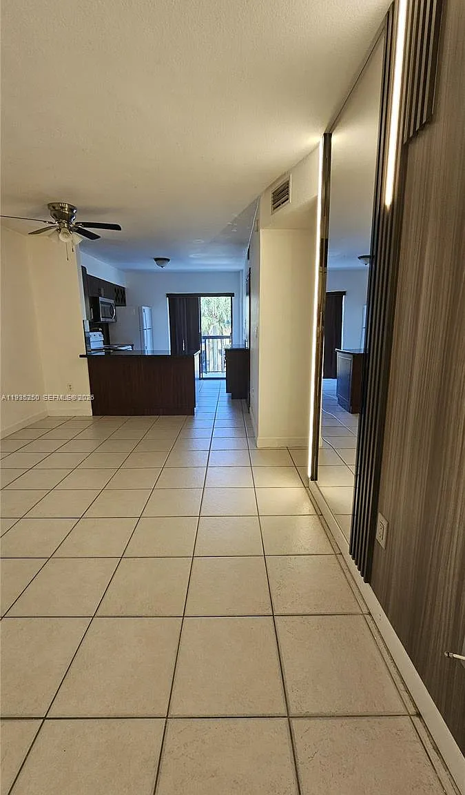 Alameda Tower Condo 4 — Photo 3