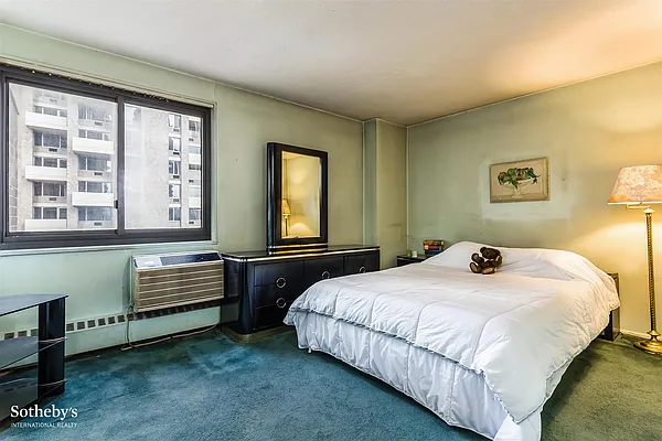 Sold by Sotheby's International Realty | media 10