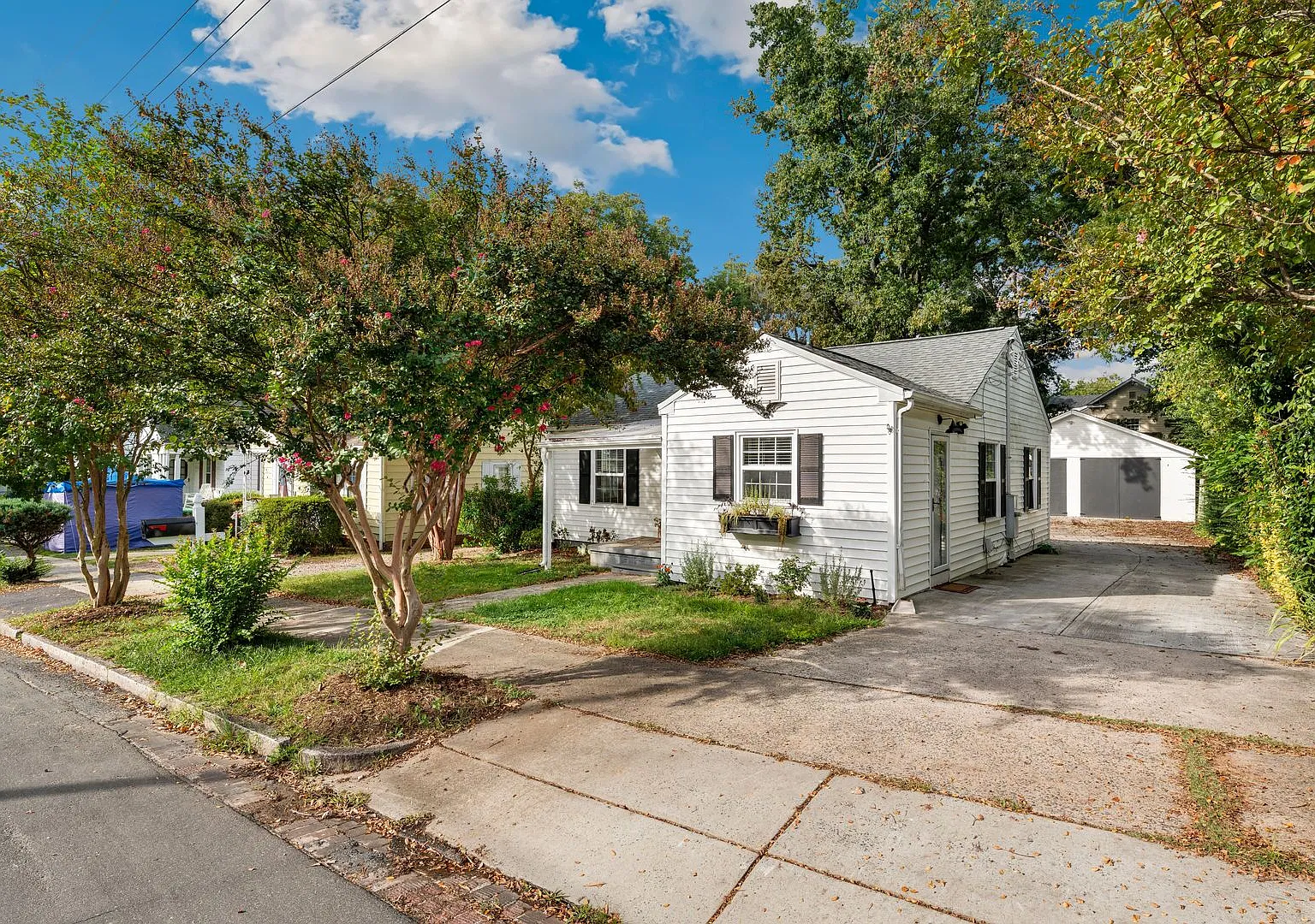 Available Now! Renovated 2bd/1ba Home 1.5 Miles from Downtown Durham with Detached Garage! — Photo 2
