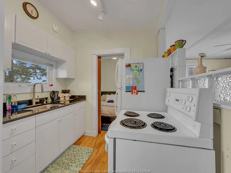 1006 Point Pelee Dr — Photo 15