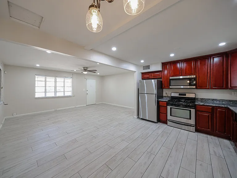 1053 E Weldon Ave — Photo 26