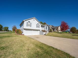 700 NE Hunters Rdg, Lees Summit, MO 64086