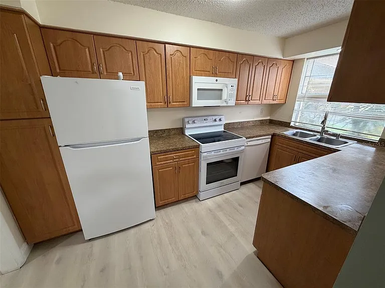 7605 Pasa Dobles Ct — Photo 3