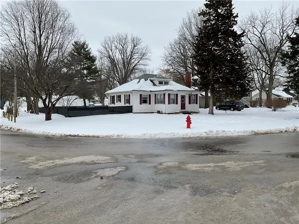 330 W Main St, Moweaqua, IL 62550