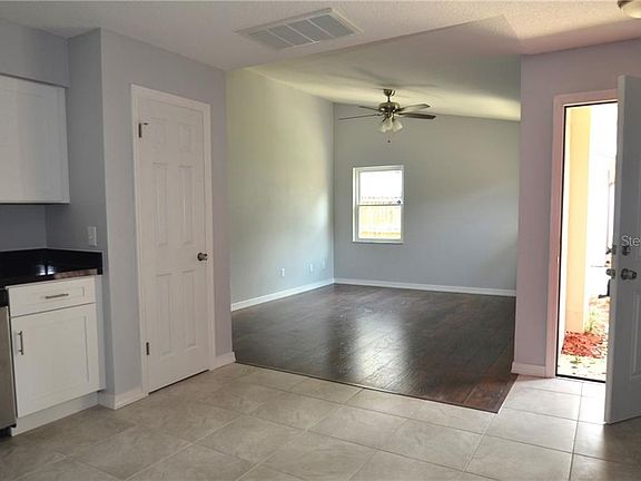 4th image of 412 Forest Park Ln