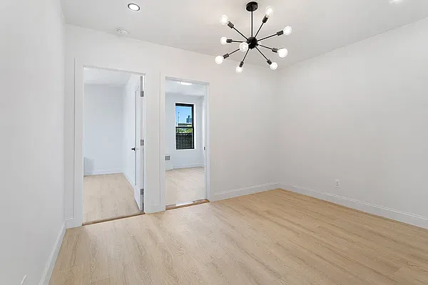 Bedroom, photo 1