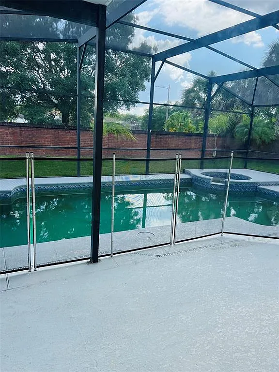 6 bed, 3.5 bath, 2679 sqft, $3,200 — Photo 2