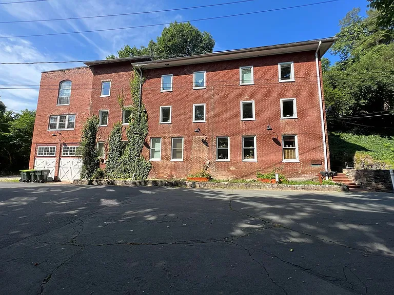 1915 E Market St #3 — Photo 38