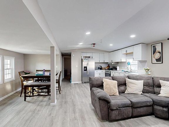 2nd image of 25861 Mahogany St