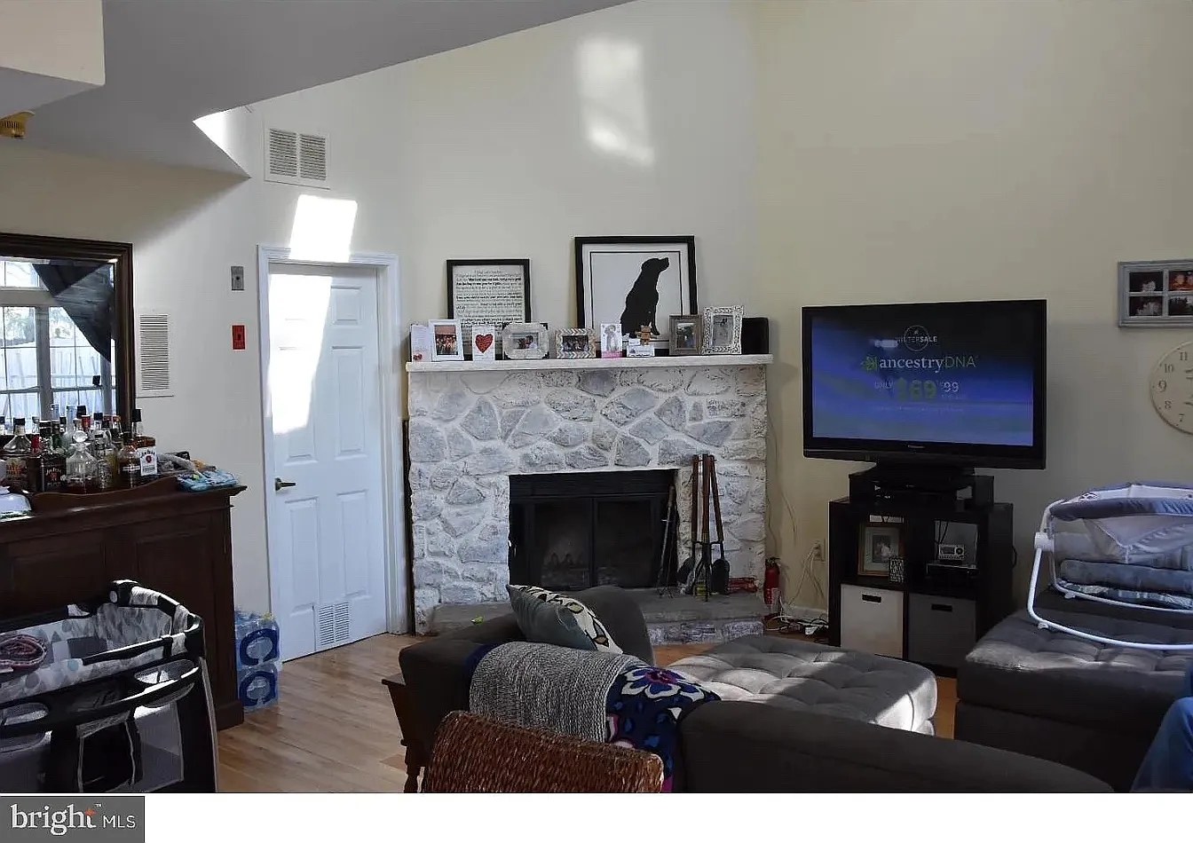 3 bed, 2.5 bath, 2206 sqft, $3,500 — Photo 3