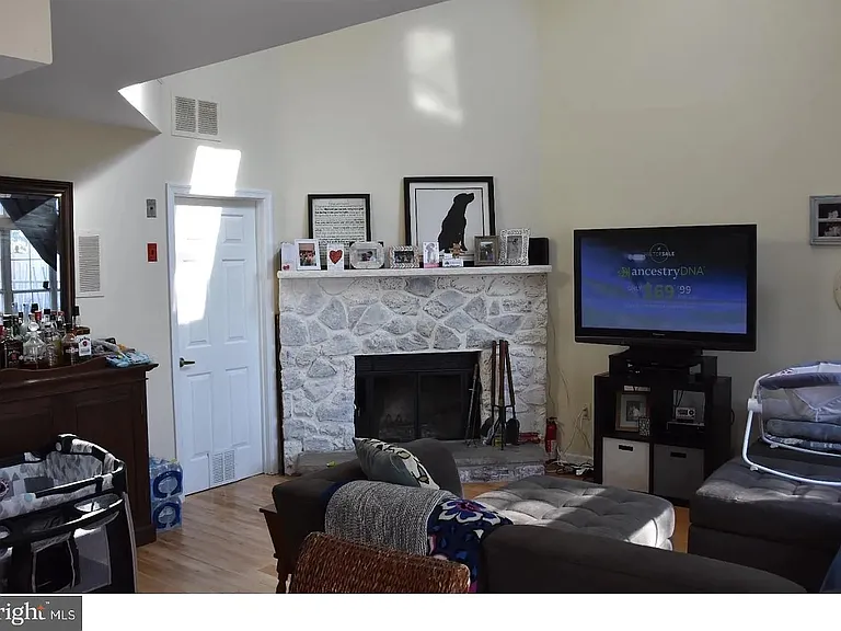 4 Spruce Ct — Photo 3