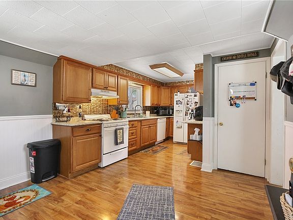 3rd image of 615 Matty Ave