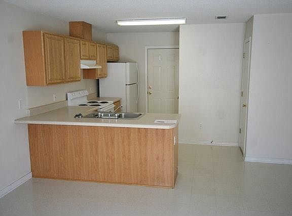 3rd image of 2130 W Belmont St #B
