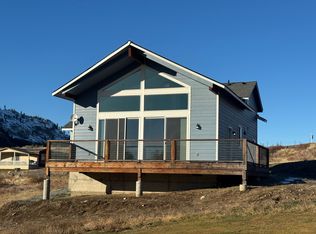 16 Golf Pl, Pateros, WA 98846