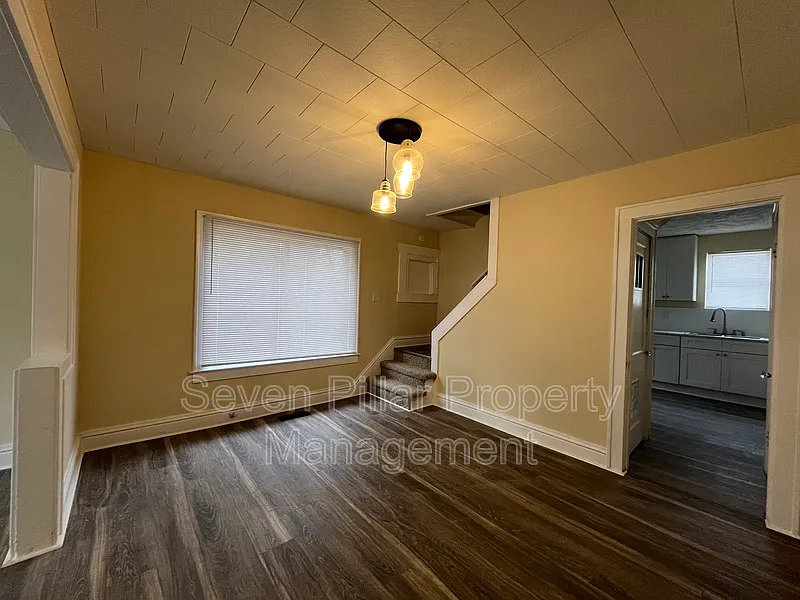 3 bed, 1.0 bath, 1120 sqft, $1,200 — Photo 3