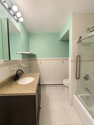 Bathroom, photo 1