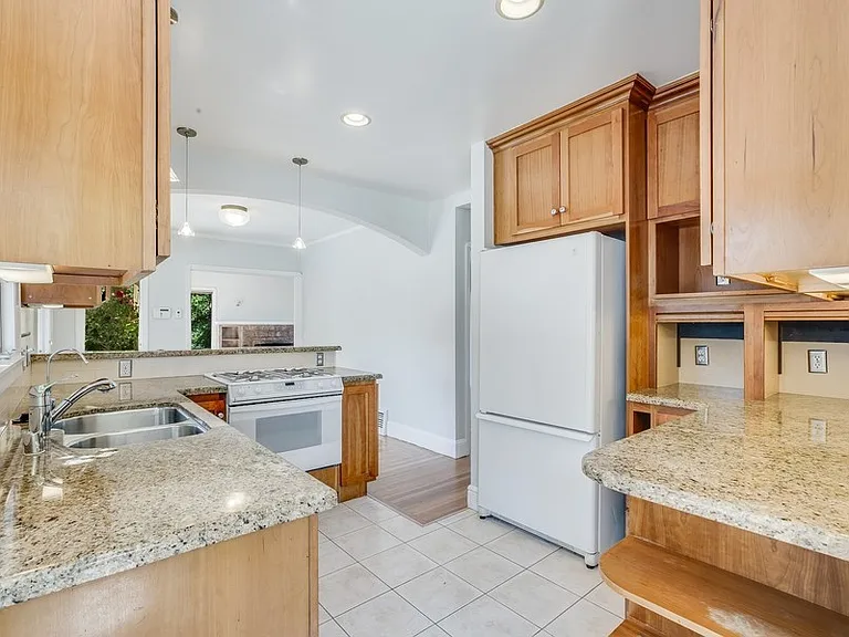 816 Everett Ave — Photo 11