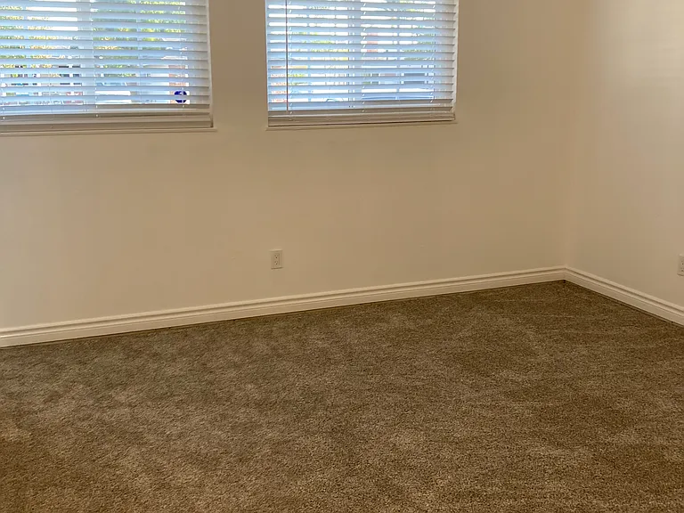 6811 Oxford Dr — Photo 9