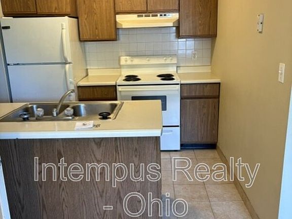 2nd image of 7468 Huntington Dr #6