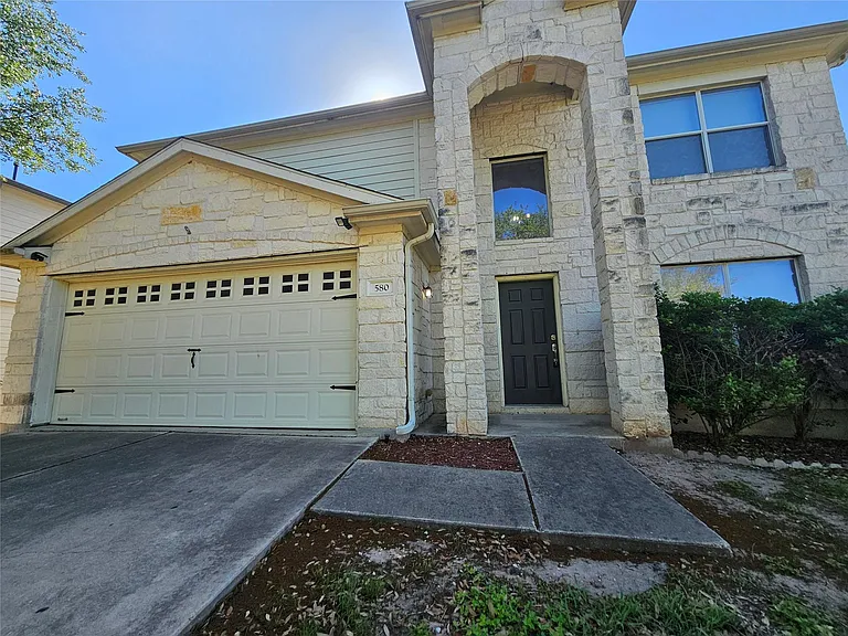 580 Hometown Pkwy — Photo 3