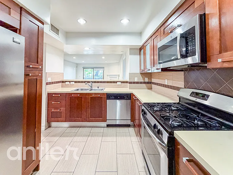 1241 S Sherbourne Dr #G104 — Photo 17