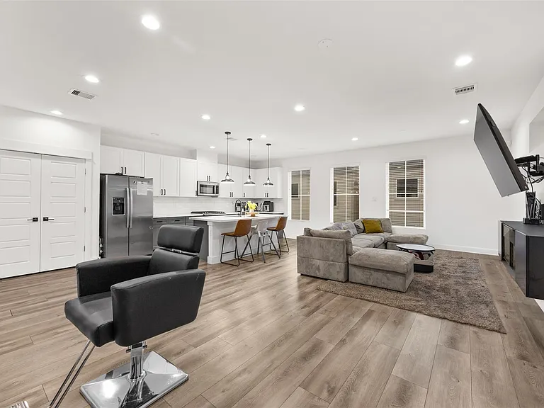 2056 Johanna Dr #D — Photo 7