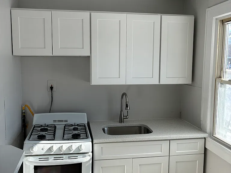 16 Jennings Ave #E — Photo 1