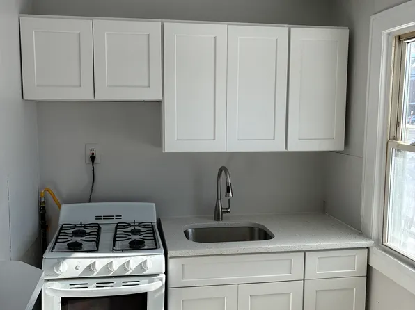 16 Jennings Ave, Patchogue, NY