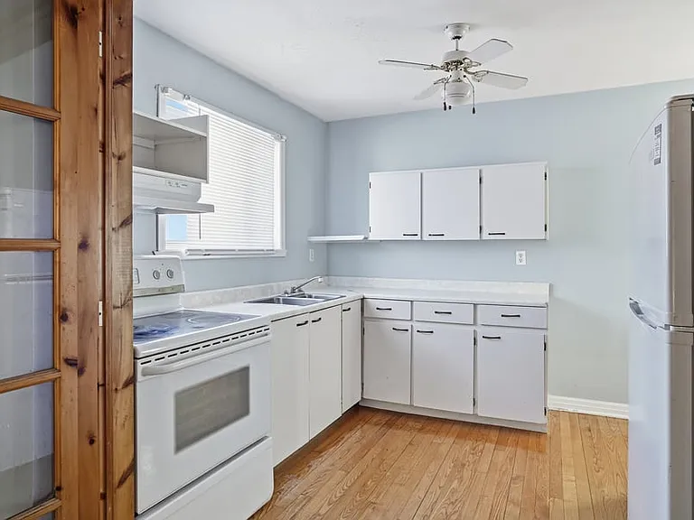 704 Claude St #B — Photo 7