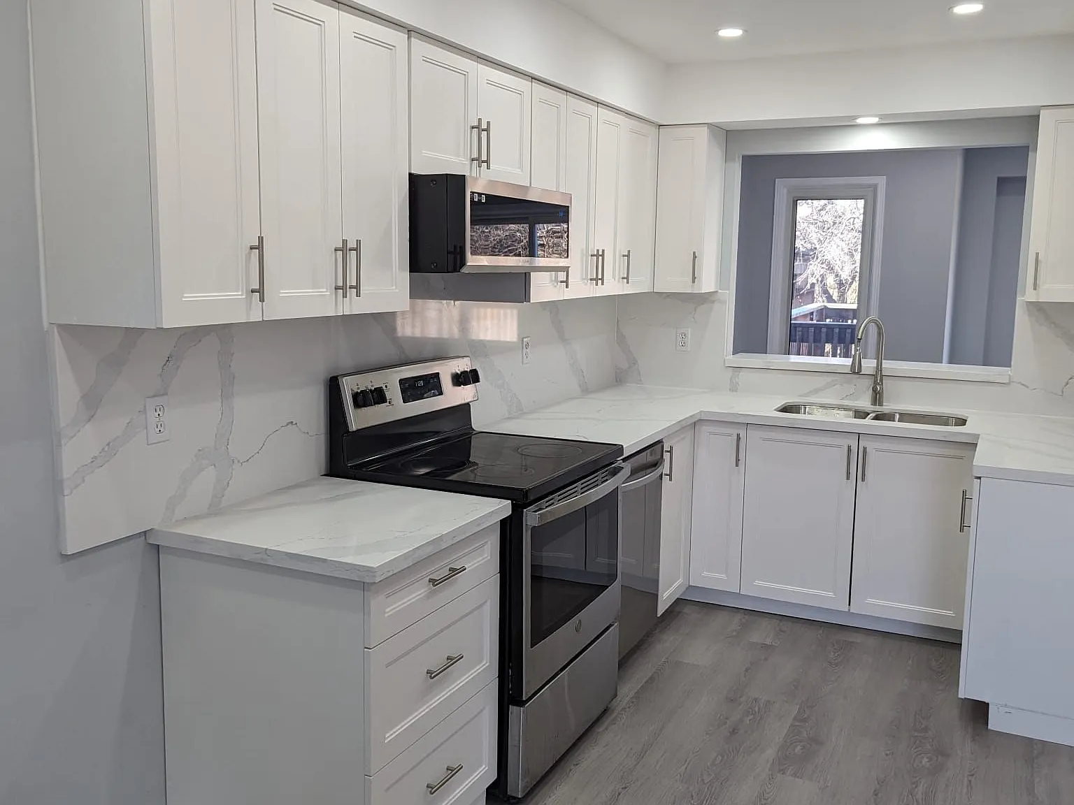 3 bed, $3,000 — Photo 2