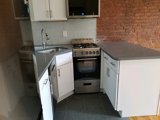 Rented by Chartwell Manhattan Realty | media 15