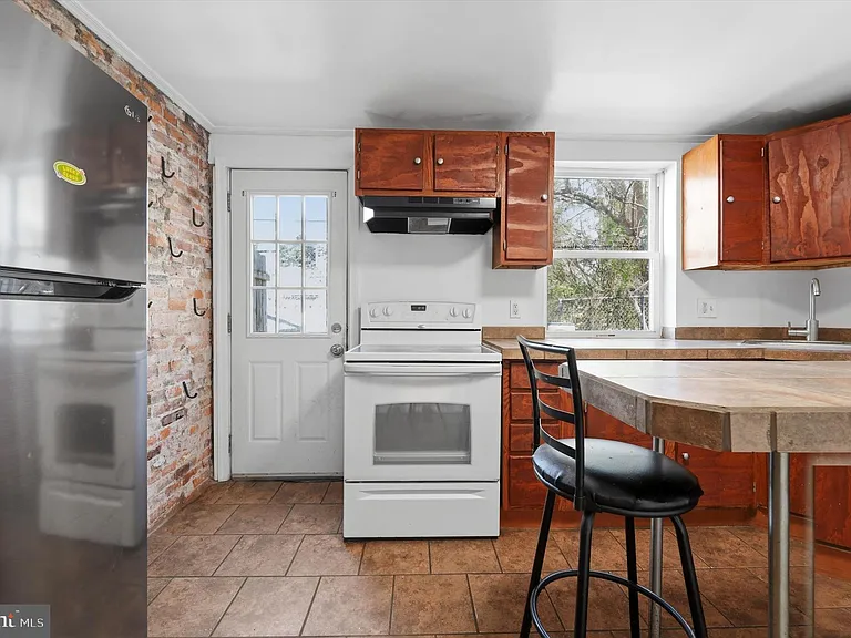 525 Morse St — Photo 10