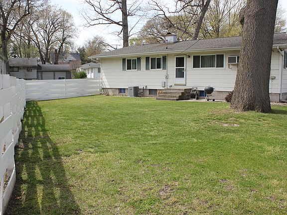 2nd image of 2701 Vanderburg St