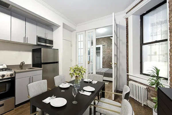 Rented by R New York | media 3