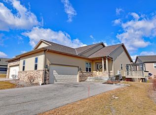 392 Oak Hill Cir, Burlington, WI 53105