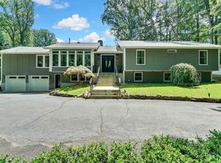 5 Galloping Hill Rd, Holmdel, NJ 07733