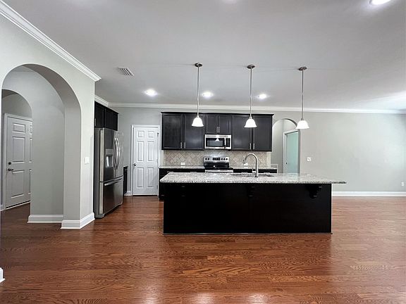 4th image of 132 E Westcott Overlook