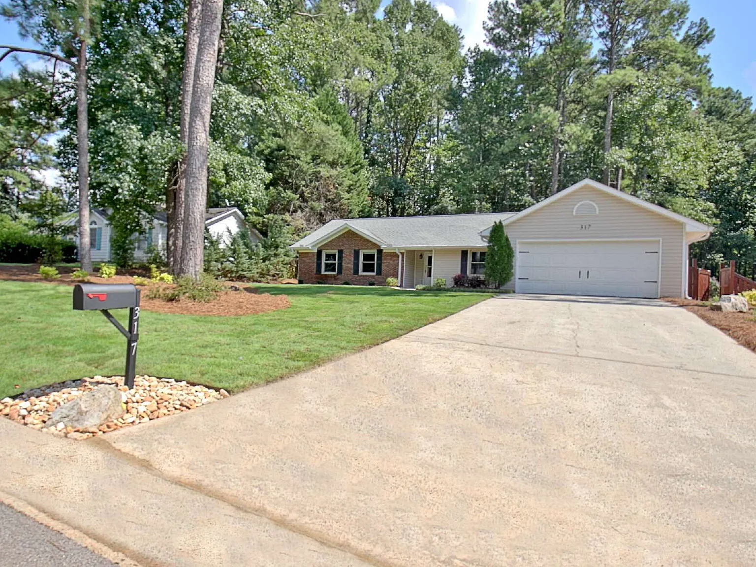 4 bed, 2.0 bath, 1635 sqft, $2,750 — Photo 3