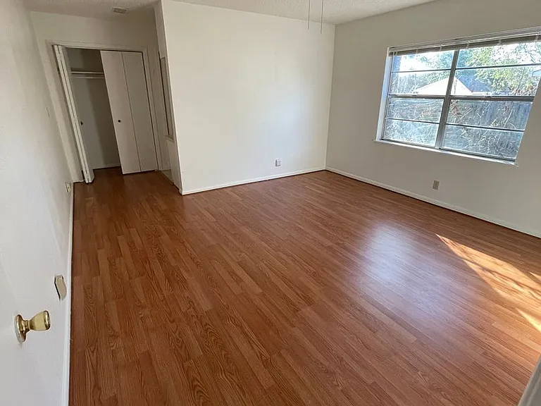 210 Frederick Rd — Photo 8