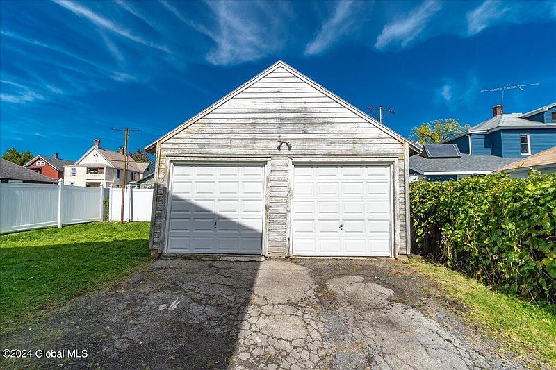 4th image of 18 Ellsworth Street