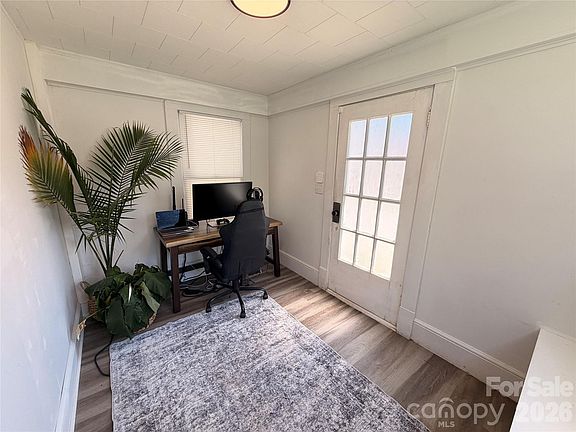 4th image of 1223 Milton Ave