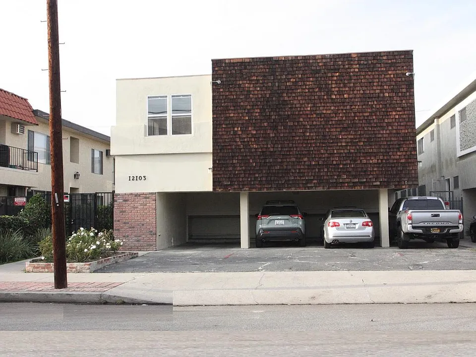 12103 Pacific Ave #11
