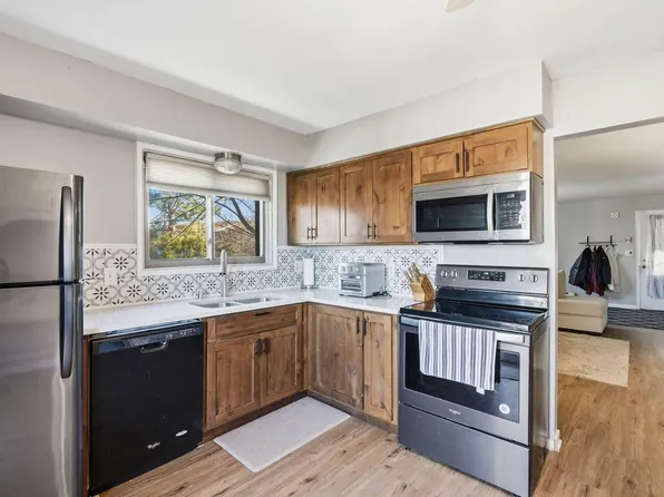 1356 Greenhedge ROAD #C4, Pewaukee, WI 53072