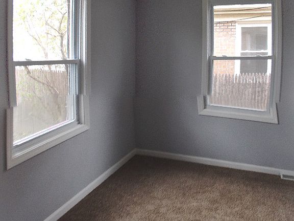 4th image of 816 Bristol Ave