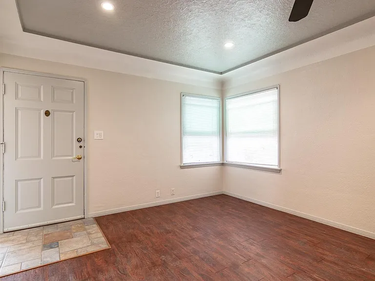 524 Linden Ave — Photo 12