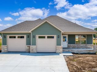 4951 Fitz James Xing, Highland, IL 62249