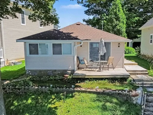 55350 Indian Lake Rd, Dowagiac, MI 49047